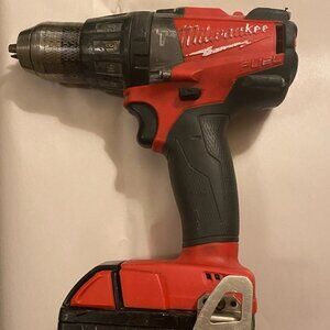 M18 MILWAUKEE HAMMER DRILL